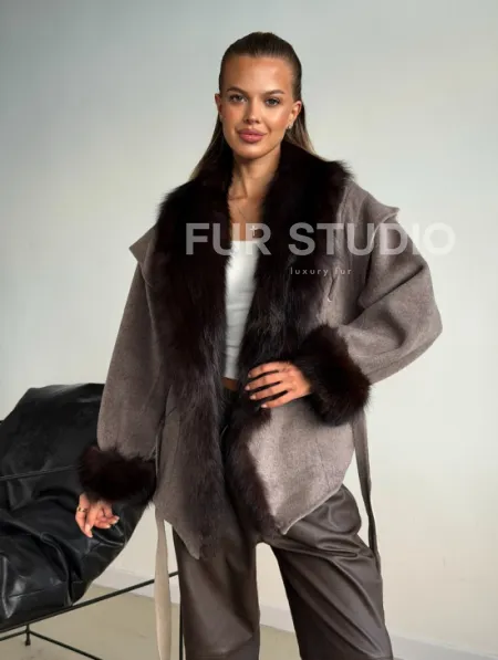 Пальто с мехом фишера - фото 9