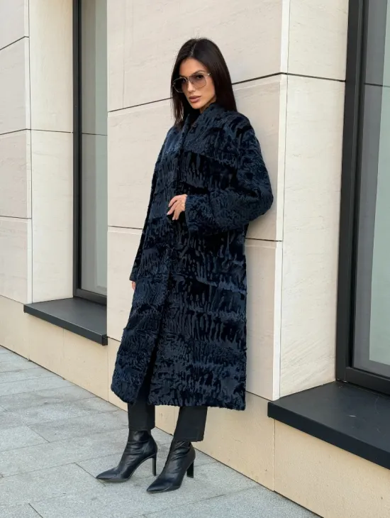 Пальто из меха каракуля с V-образным воротником, цвет Indigo Blue - фото 6