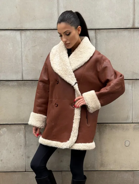 Двусторонняя женская дубленка из натуральной кожи с воротником шаль, на пуговицах - фото 10