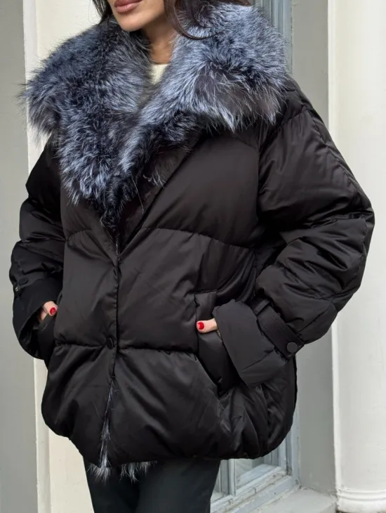 Модный пуховик в стиле Oversize с натуральным мехом чернобурки - фото 3