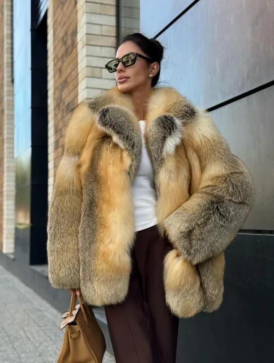 Золотистая шуба из натурального меха лисы цельные пластины - фото 8