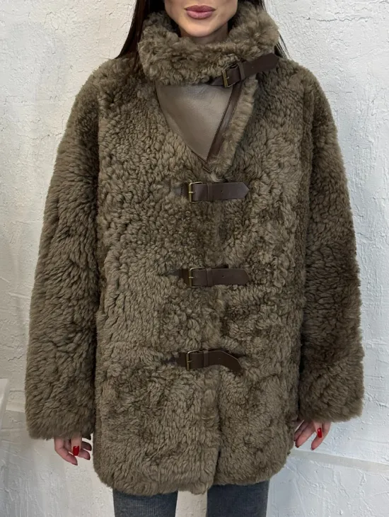 Дублёнка «Дафлкот» cредней длины из овчины Tigrado на застёжках - кожаные ремешки - фото 5
