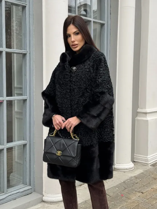 Черная шуба из меха каракульчи с отделкой из меха норки - фото 9