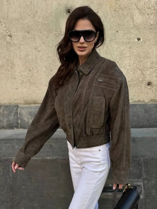 Модная винтажная универсальная укороченная куртка-бомбер из натуральной кожи (замши) - фото 5