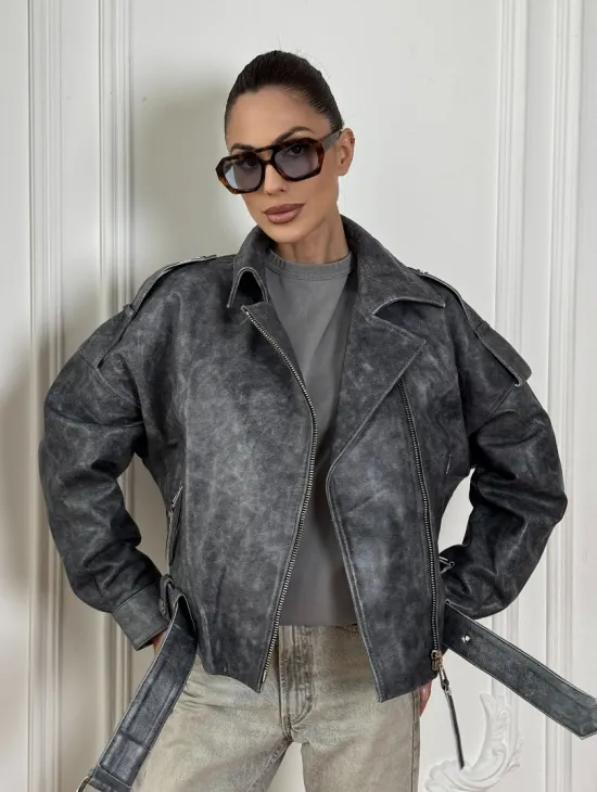 Женская косуха оверсайз из натуральной кожи с потертостями в стиле 