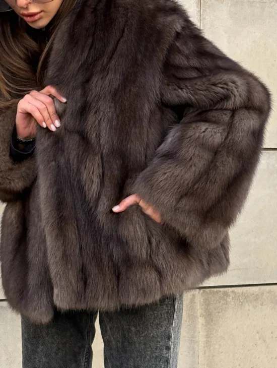 Стильный жакет - полушубок из куницы с V-образным воротником - фото 1