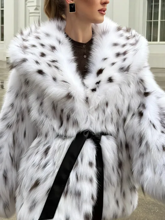 Шуба из лисьего меха под рысь с капюшоном - фото 2