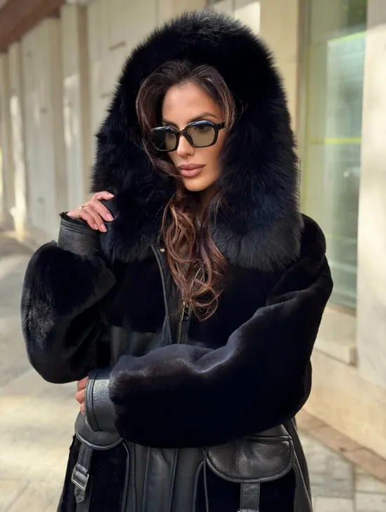 Черная дубленка с капюшоном - фото 2